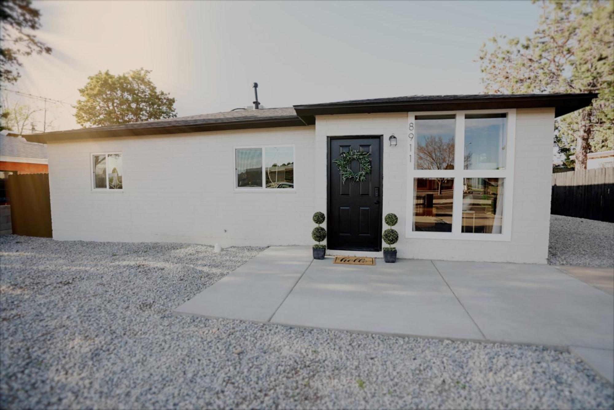 Centrally Located! Remodeled! Huge Backyard! The White House אלבוקרקי מראה חיצוני תמונה