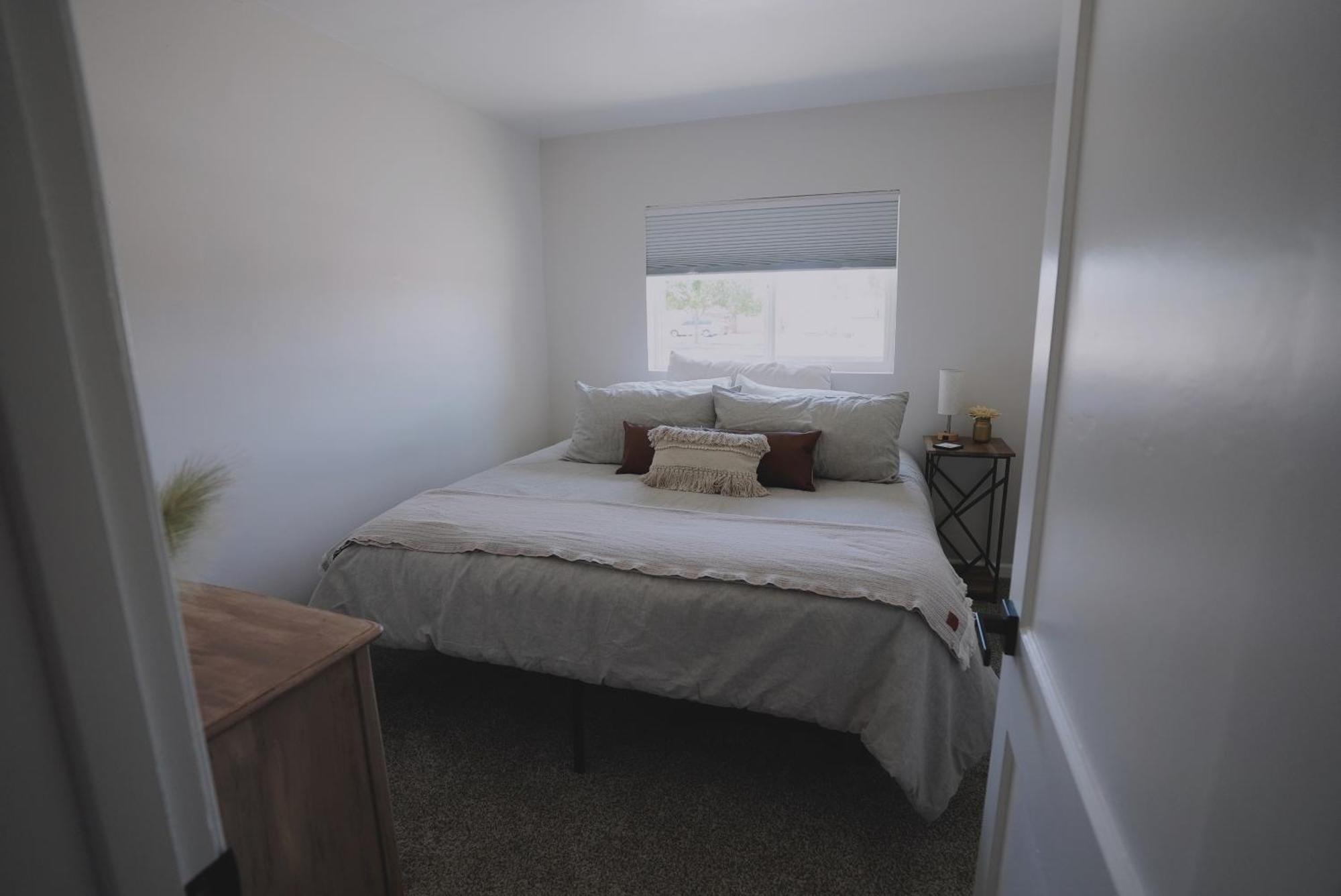 Centrally Located! Remodeled! Huge Backyard! The White House אלבוקרקי מראה חיצוני תמונה