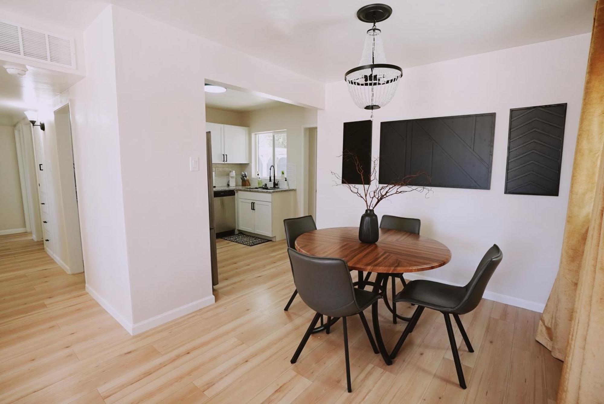 Centrally Located! Remodeled! Huge Backyard! The White House אלבוקרקי מראה חיצוני תמונה