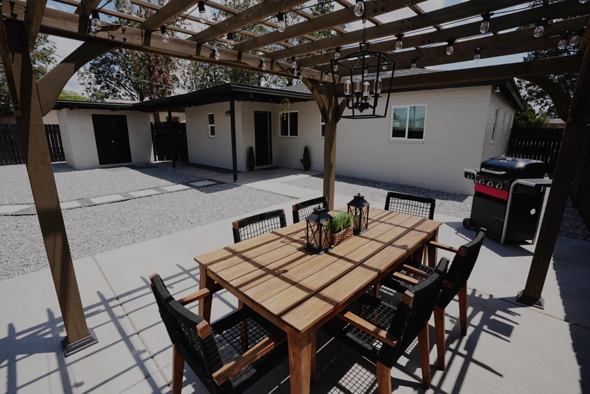 Centrally Located! Remodeled! Huge Backyard! The White House אלבוקרקי מראה חיצוני תמונה