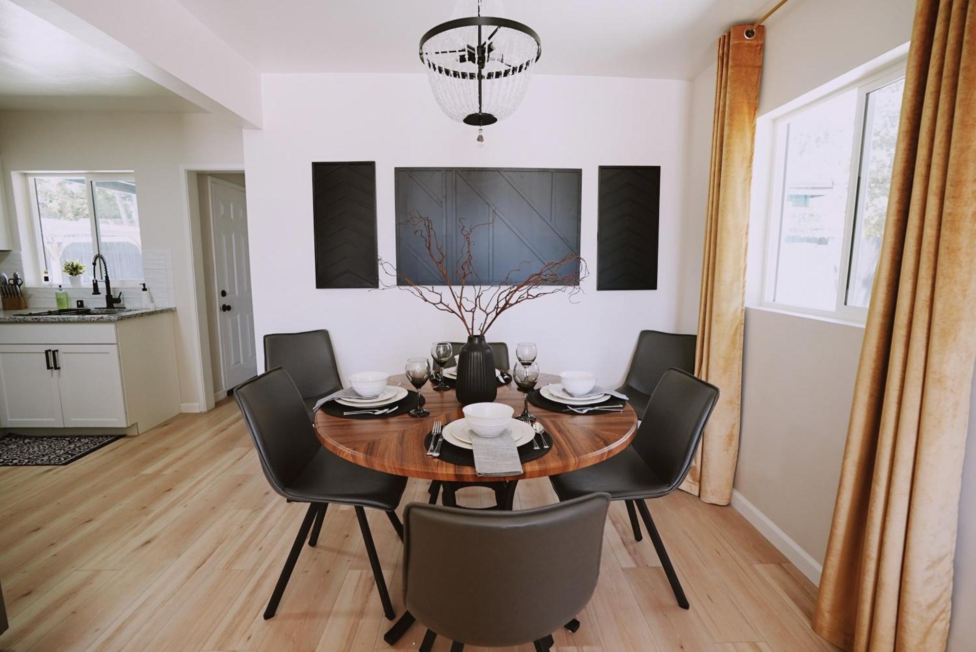 Centrally Located! Remodeled! Huge Backyard! The White House אלבוקרקי מראה חיצוני תמונה